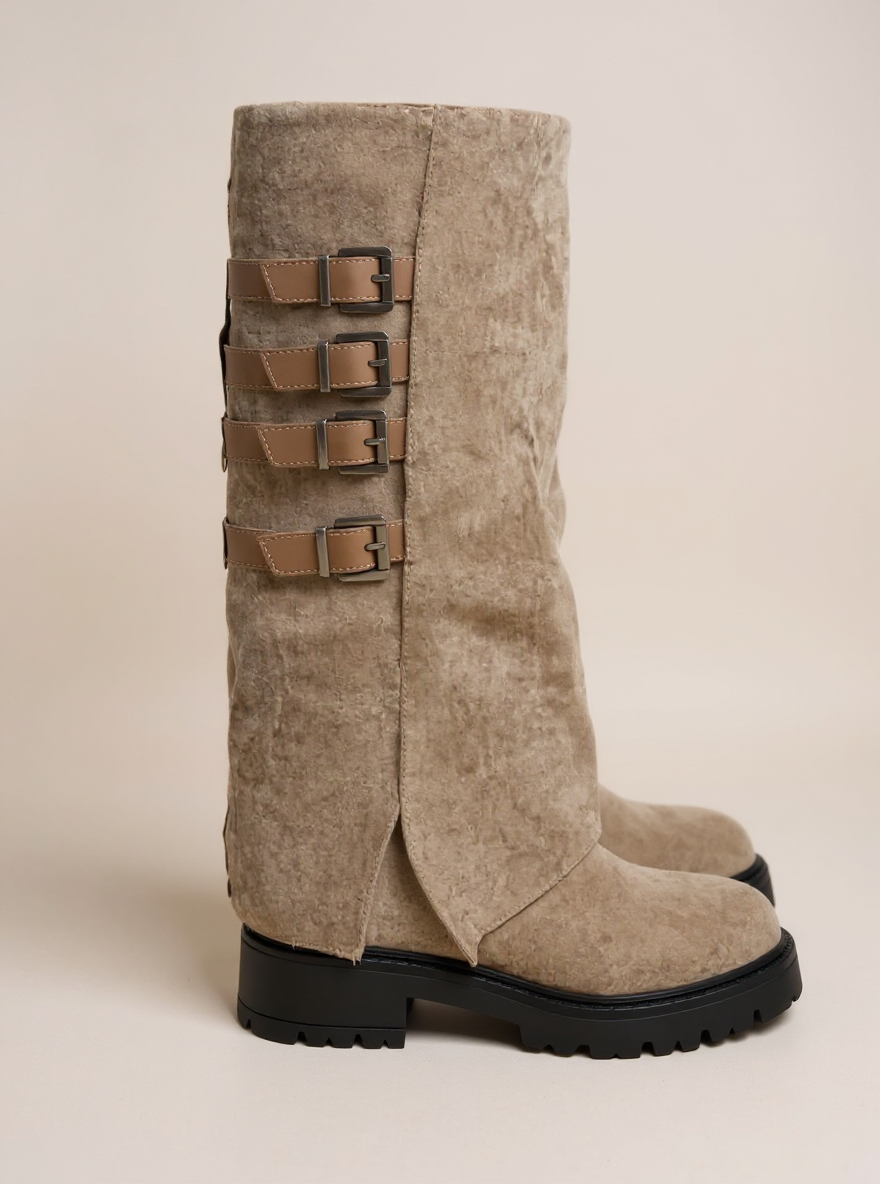 Hoge suedine boots met flap en gespen khaki