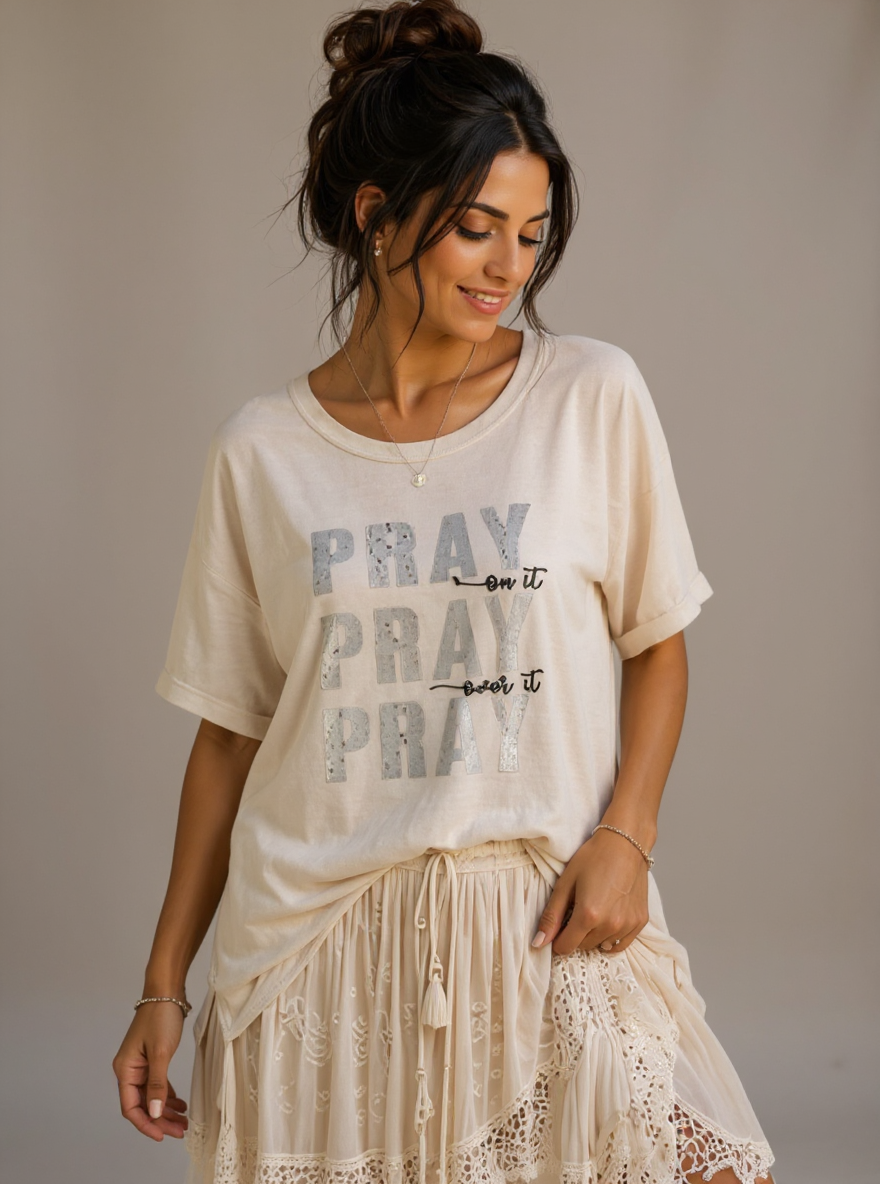 Oversized Creme kleurig t'shirt Pray on it one size fitts all