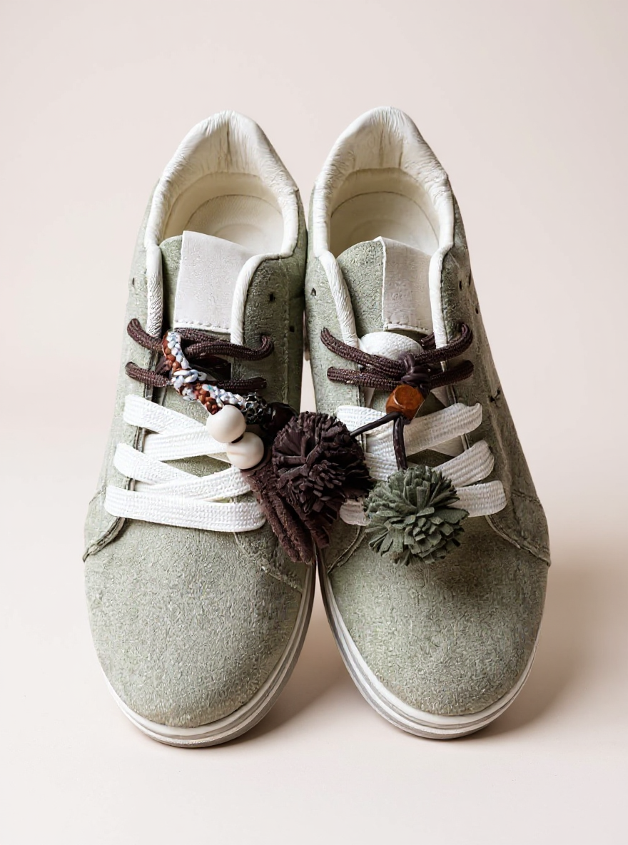 Ibiza Green Suedine Sneakers met Flosjes